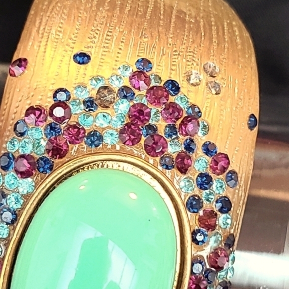 Goldtone Lucite W/ Turq.Stone& Set Crystals Bangle Unsigned - Picture 4 of 12